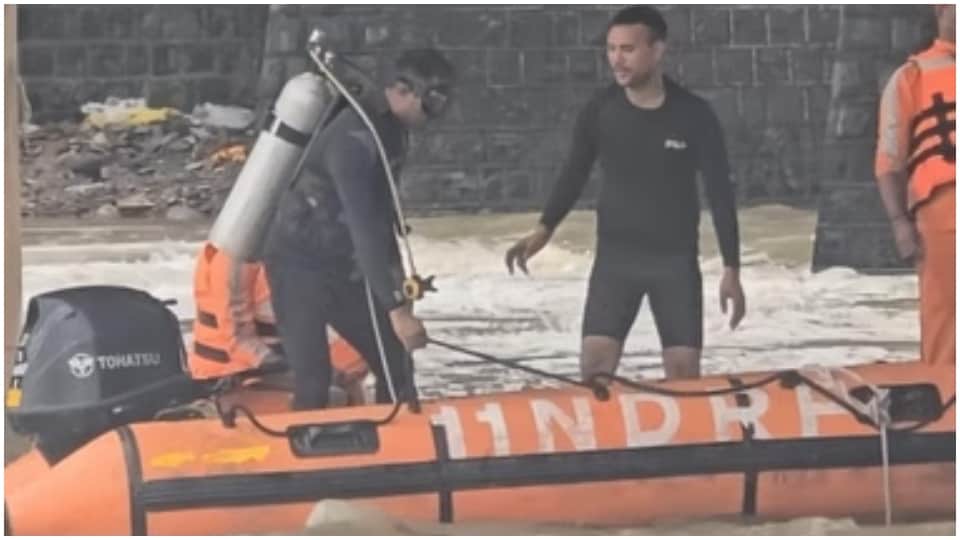 Ujjain Police Constable Arti Pa Missing After Car Falls into Shipra River 61 Hours Search Continues