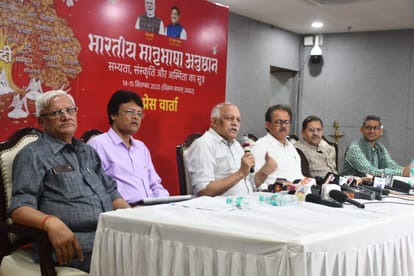 भारतीय मातृभाषा अनुष्ठान की जानकारी देते श्रीराम तिवारी