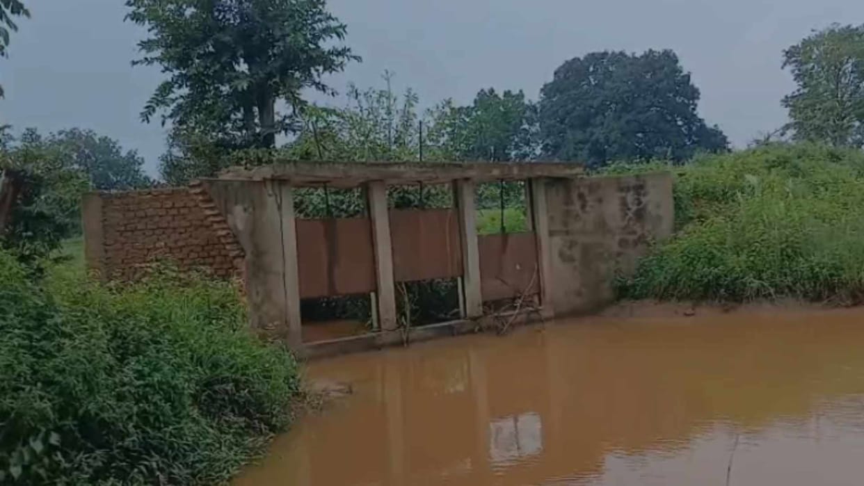 Check dam worth Rs 13 lakh washed away in the first rain, questions raised on the negligence of th