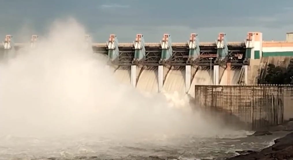 Glimpses of water flow from Omkareshwar Dam, see the condition of Omkareshwar Dam in pictures