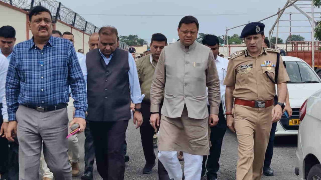 CM Dhami arriving at the airport reviewed the preparations for PM Modi visit Dehradun News