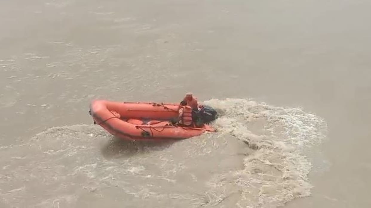 bike found parked on bridge rider may have jumped into the Garra river in Shahjahanpur