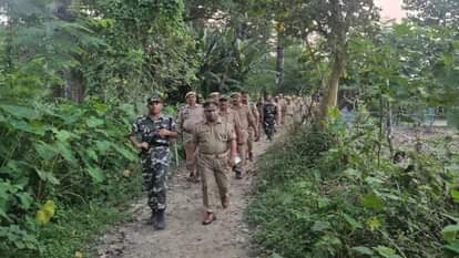 गश्त करती पुलिस और एसएसबी