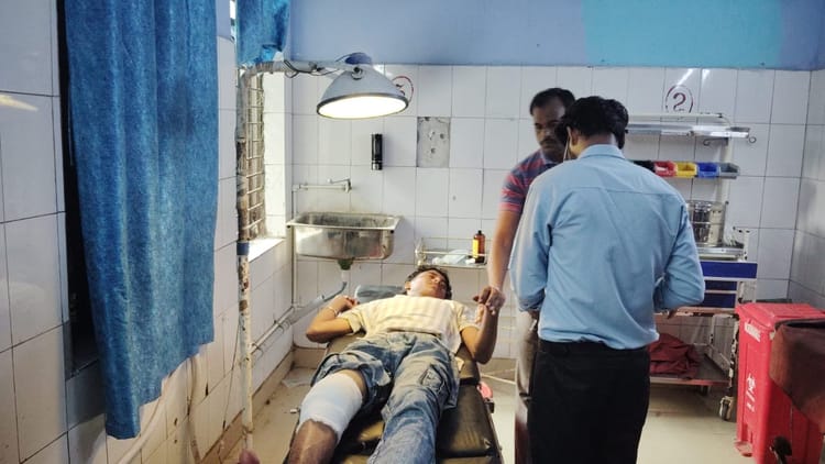 Bihar Crime: वैशाली में अपराधियों की करतूत, गेम खेल रहे किशोर पर चलाई गोली; अस्पताल में भर्ती