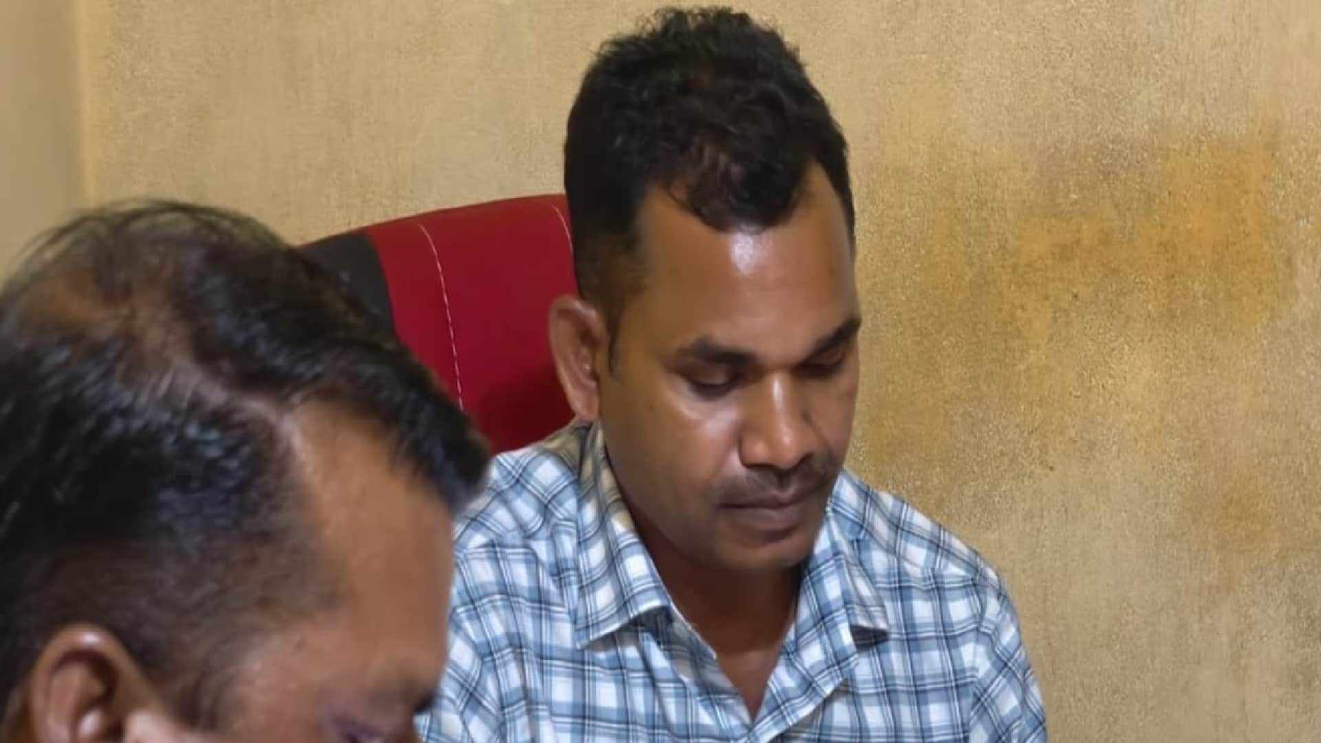 रिश्वत लेते पटवारी रंगेहाथ गिरफ्तार