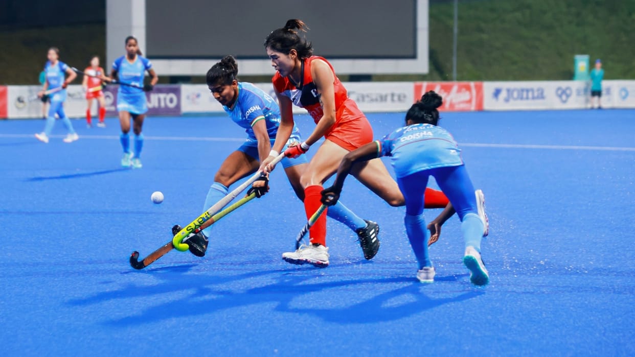 Indian women's hockey team chief coach Harendra Singh has resigned from the post with immediate effect