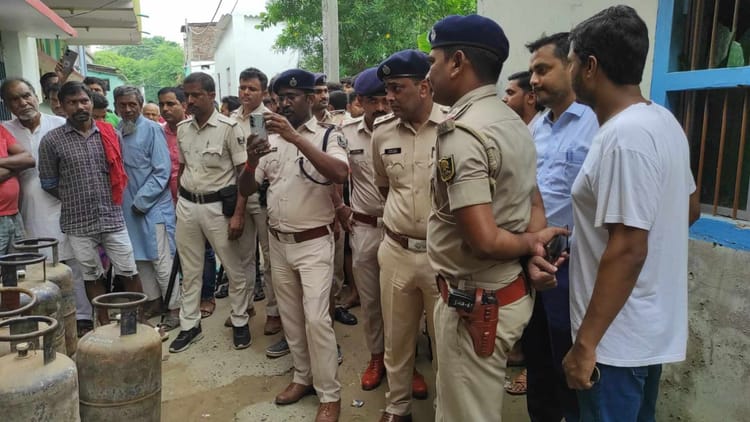 Bihar News: सहरसा के पासवान टोला में सिलिंडर ब्लास्ट, शिक्षक की हुई मौत
