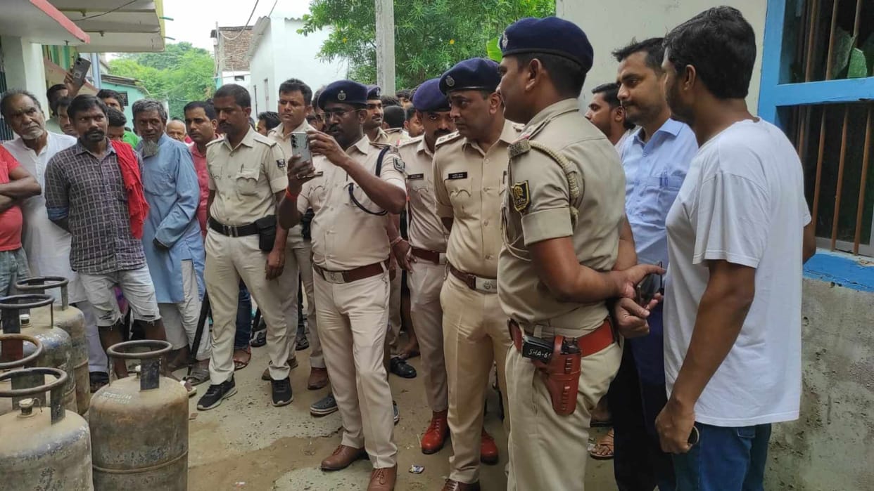 Bihar News: Cylinder blast in Paswan Tola of Supaul, teacher dies