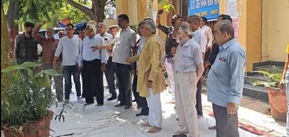 Agra Water Corporation Employees Observe Black Day Protest Over Salary-Pension Crisis