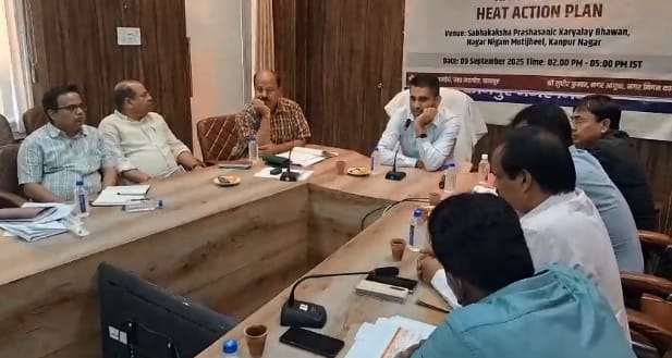 Kanpur Municipal Commissioner expressed displeasure said collect wet and dry garbage separately