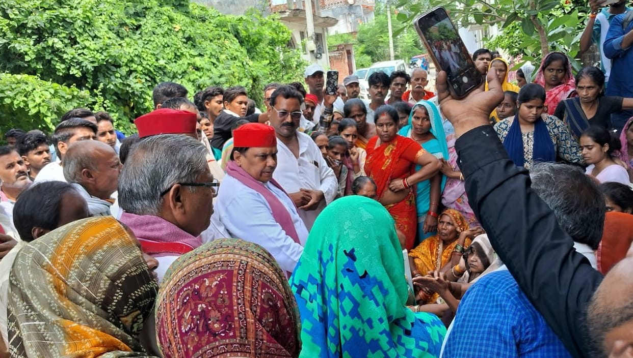 Unnao Family members created a ruckus demanding compensation SP and Congress district presidents arrived