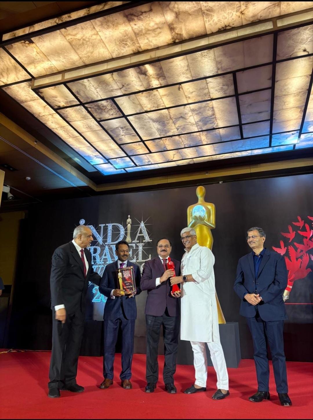 India Travel Awards 2025: Union Minister Shekhawat gave 'Best State Tourism Board' award to Madhya Pradesh