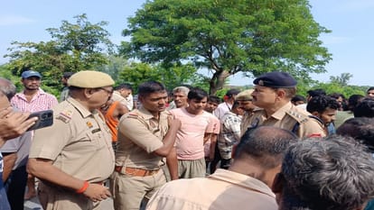 Prayagraj News Two bike riders died after being crushed by a tourist bus, dragged for 50 meters