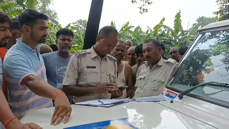 Bihar News: गंगा स्नान करने के दौरान मासूम की डूबने से मौत, पिता का था इकलौता पुत्र; घरवाले हुए बेसुध