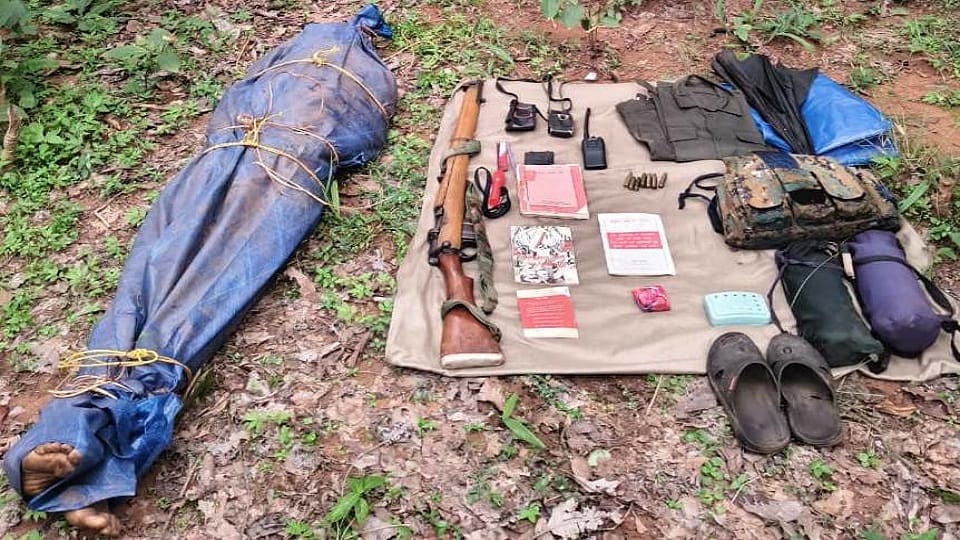 One Naxalite killed in encounter between police and Naxalites body of a male Maoist and weapons recovered in K