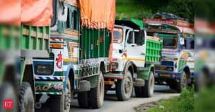 नेपाल सीमा पर फंसे ट्रक। डेमो पिक।