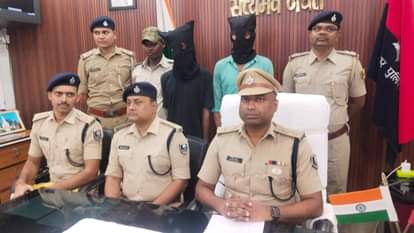 पुलिस की गिरफ्त में आरोपी