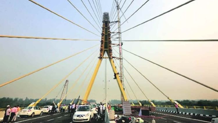 Woman Jumps Into Yamuna River At Delhi’s Signature Bridge – Amar Ujala Hindi News Live