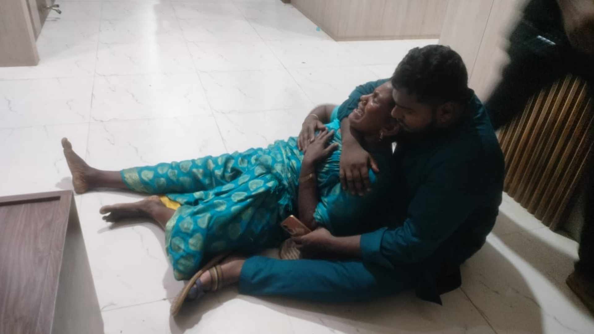 शोकाकुल परिजन