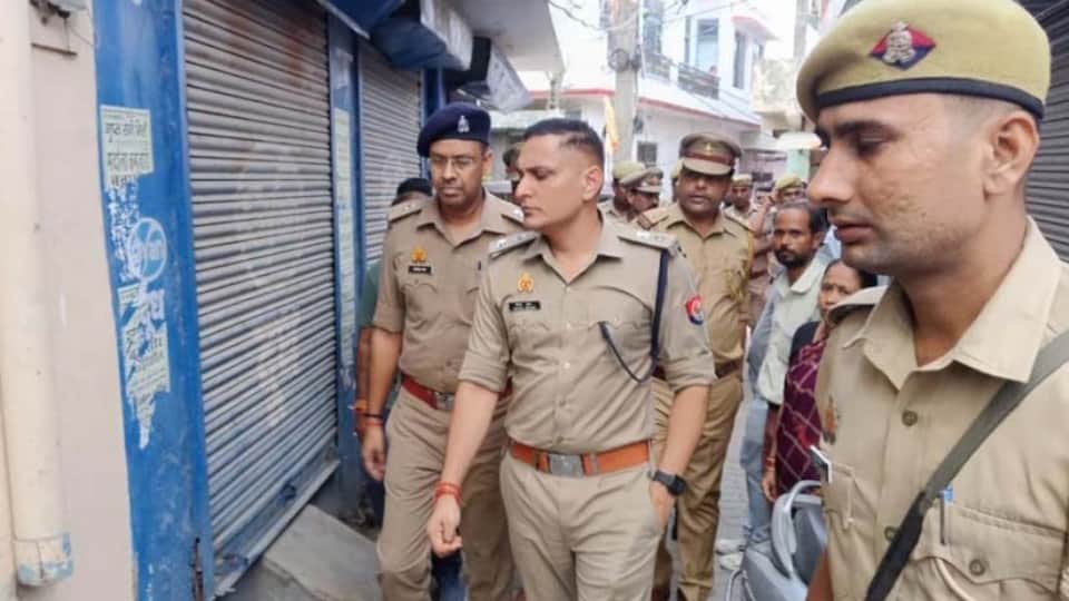 Unnao sack trader house looted Suspicion on someone close picture captured in CCTV camera
