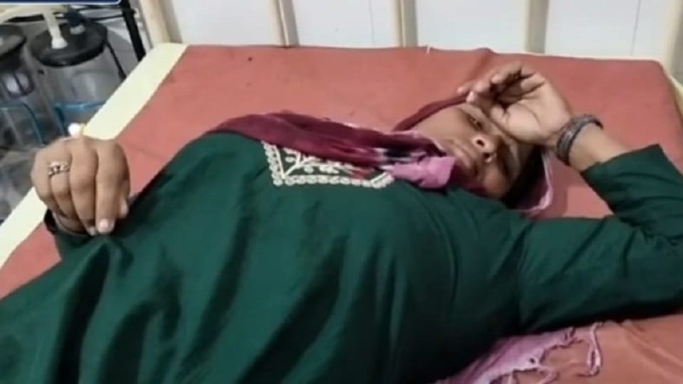 Shamli: Two women were bitten by a snake, one was saved, other got bitten on head and this is what happened.