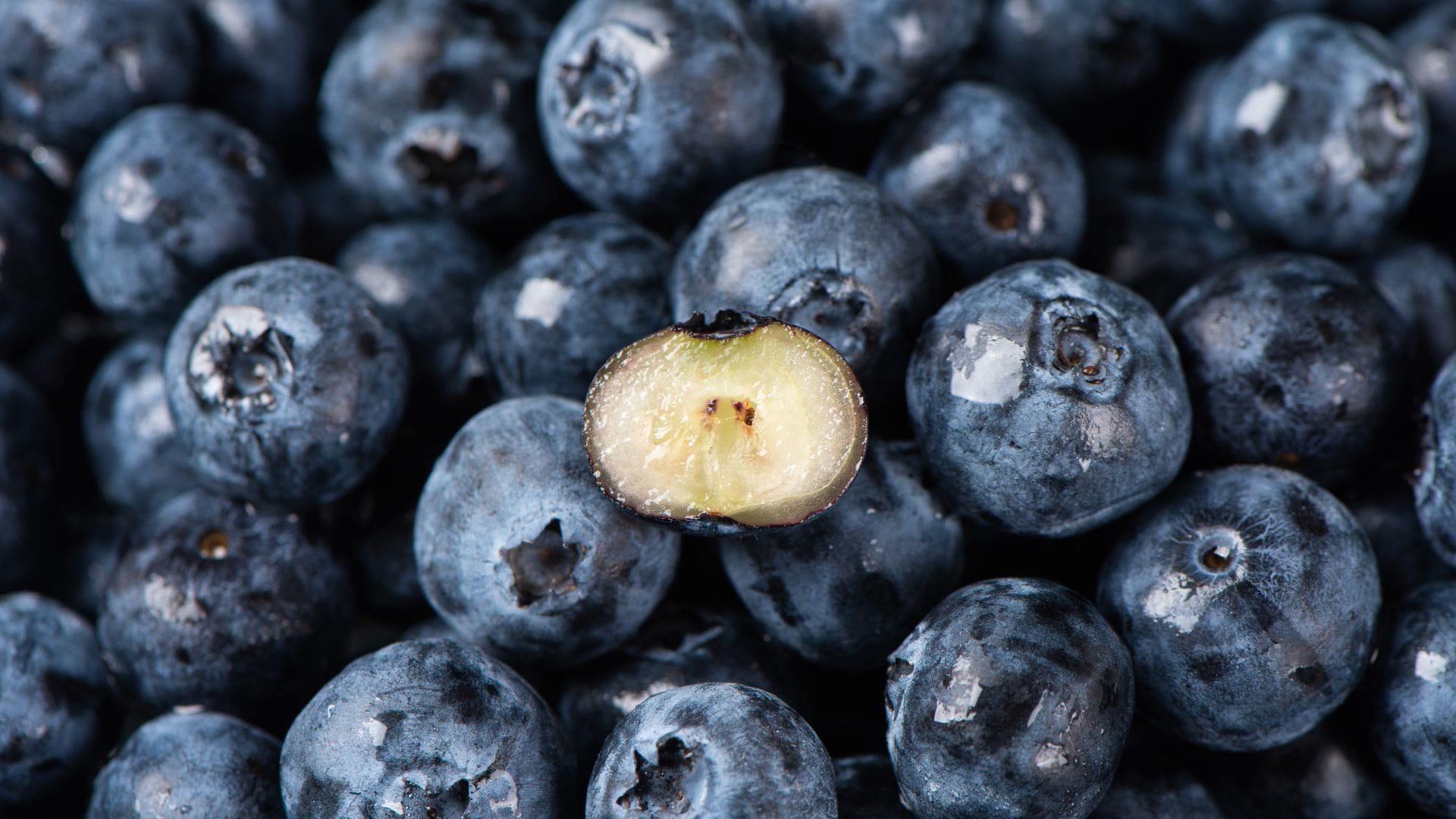 Eating blueberries every day keeps heart diseases away know study in hindi