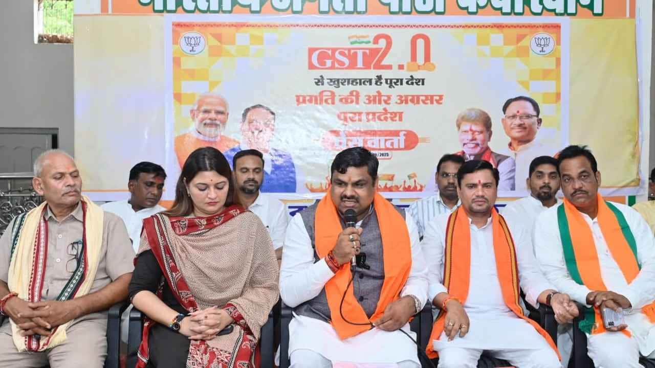 ग्रामोद्योग मंत्री गजेन्द्र यादव प्रेस वार्ता में