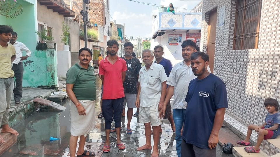 UP Floods Yamuna water entered in houses and crisis on more than 100 colonies in agra