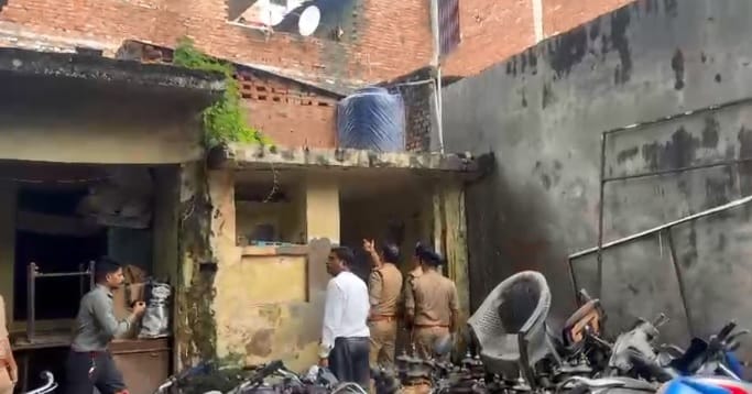 Kanpur young man committed suicide by hanging himself in police custody body found hanging in the bathroom