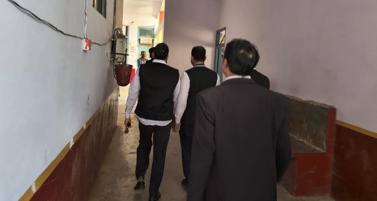 Orai Police busy in security arrangements former MLA reached in guise of lawyer judge said this is big mistake