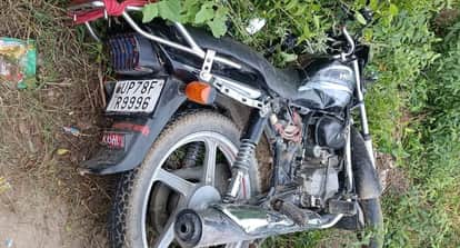 Kanpur Accident school bus full of students collided with bike and overturned in a ditch father and son died