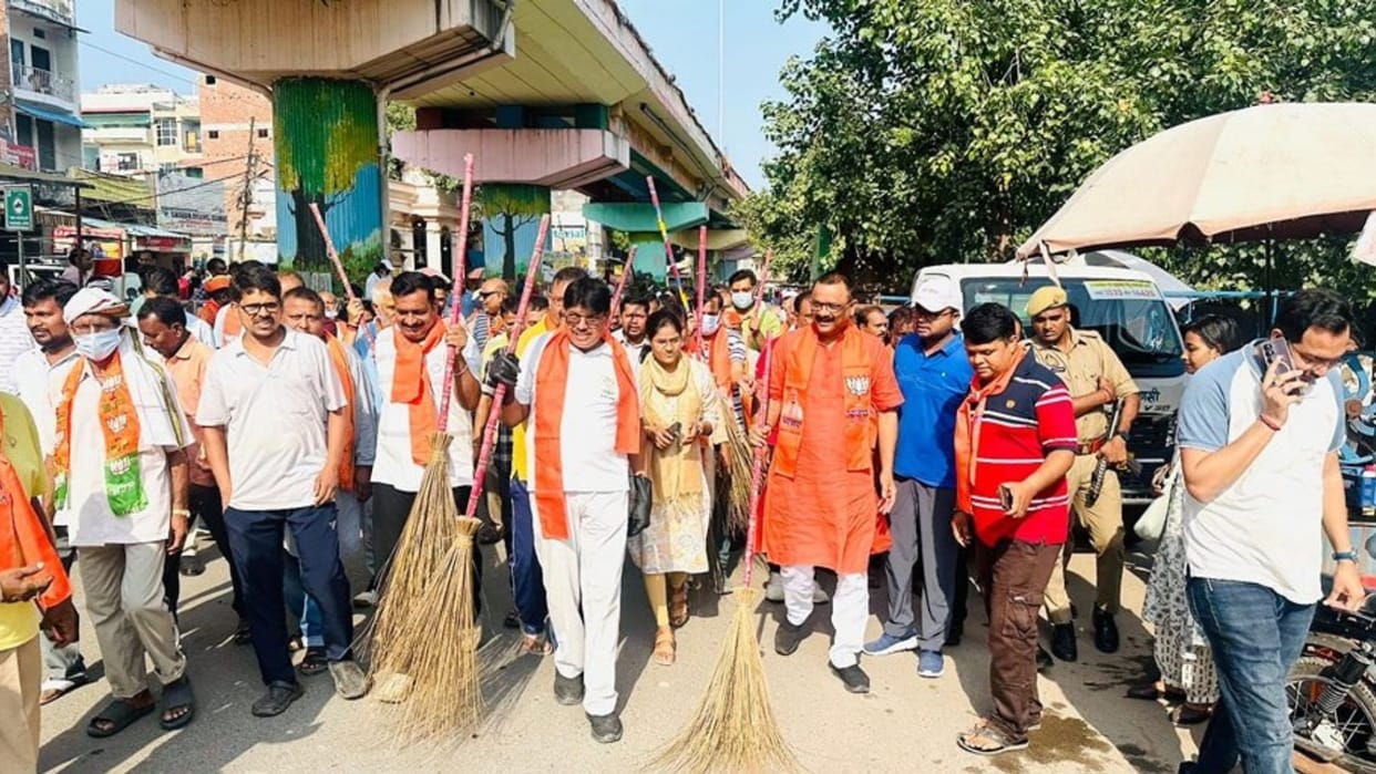 PM Modi Birthday Mahasafai Abhiyan was conducted decorations were done in varanasi