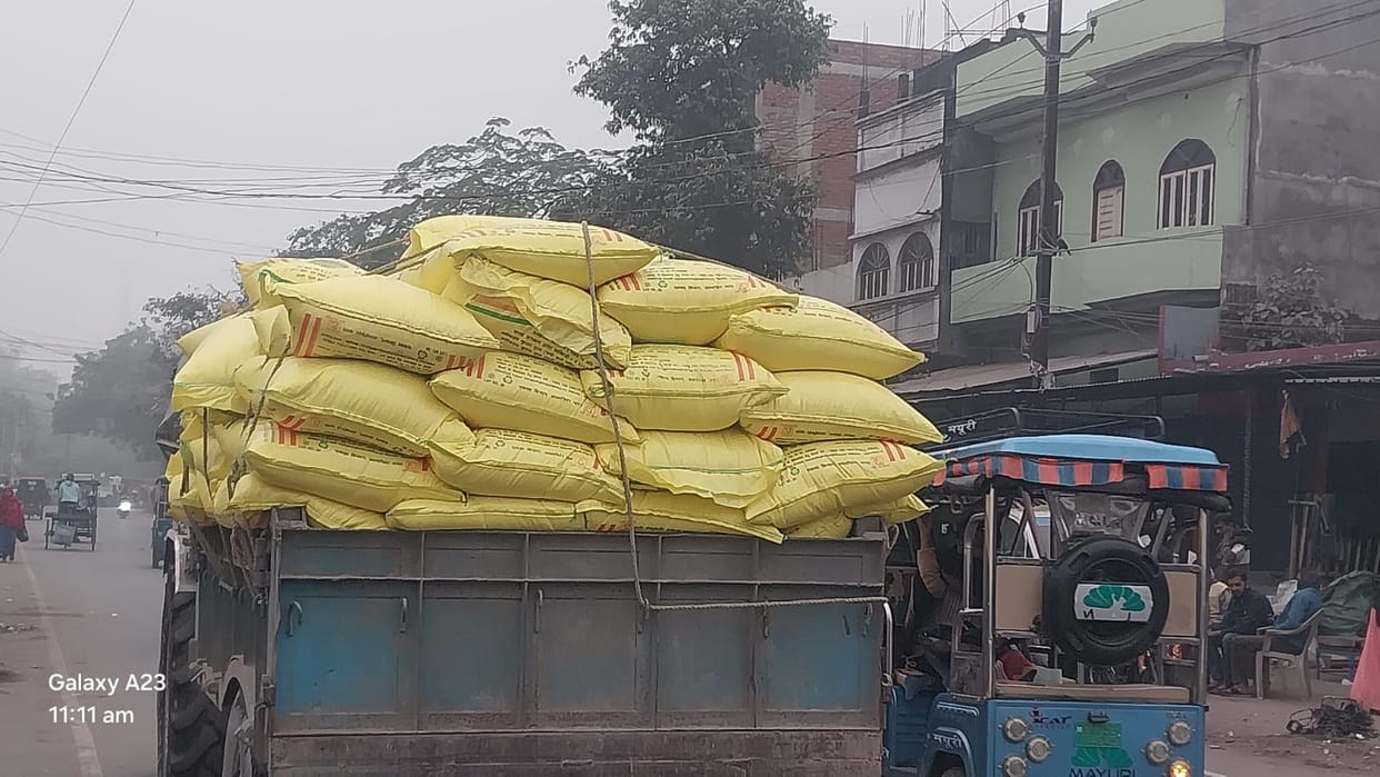 Bihar News: Strict action on black marketing of fertilizer in Siwan two licenses cancelled