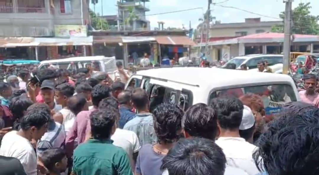 लोगों की भीड़ जमा