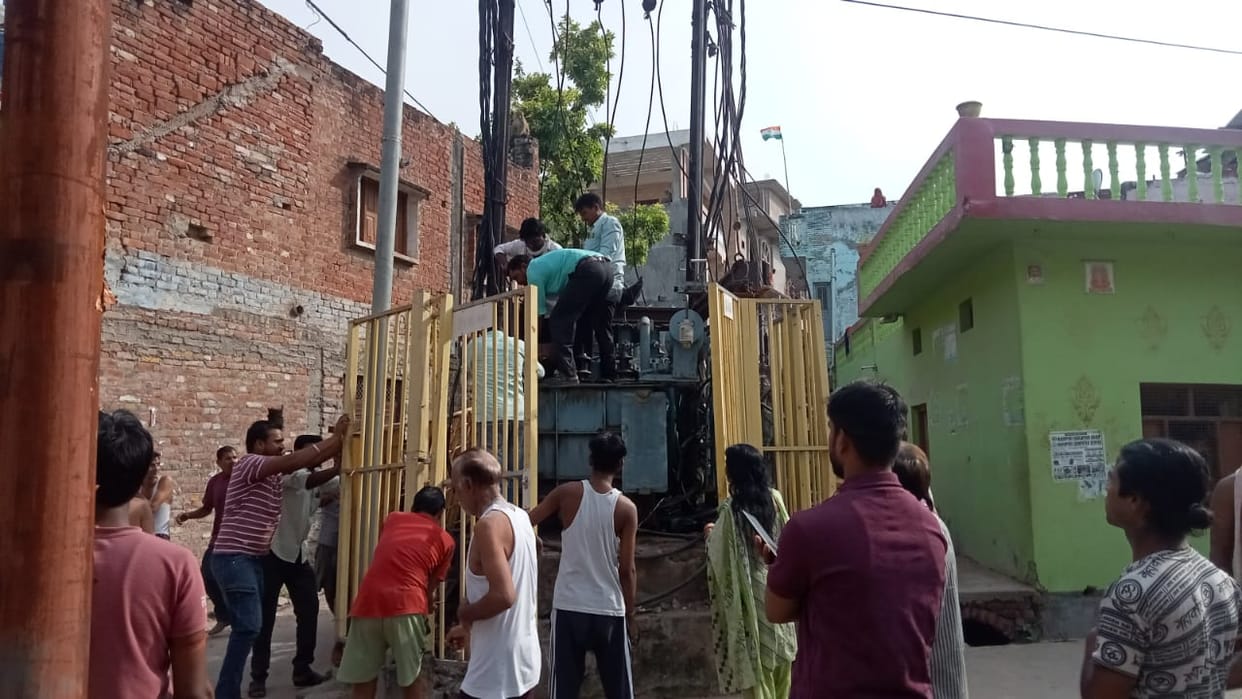 Lineman seriously injured after coming in contact with electric current