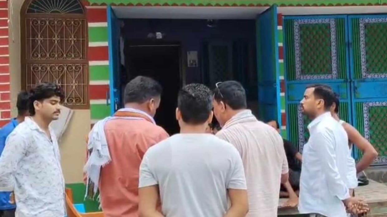 Muzaffarpur miscreants robbed jewellery worth lakhs by posing as fake income tax officers
