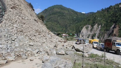 Himachal Huge loss from Pandoh to Manali no trace of fourlane road at six places