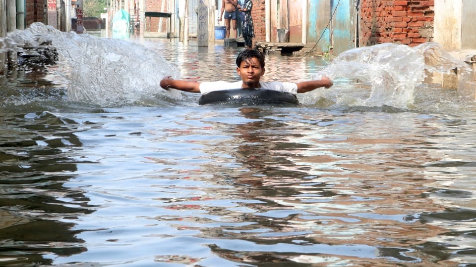 Floods and disasters have devastated South Asia, with 3800 deaths since June; 60 million people affected