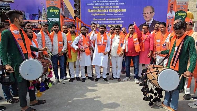 PM Modi in Varanasi Live: ढोल- नगाड़ों के बीच होगा पीएम मोदी का स्वागत, 52वें दौरे पर आ रहे काशी