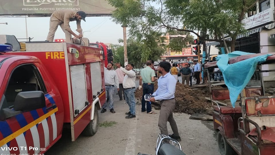 Meerut: Stampede due to gas leak at Tejgarhi intersection, road blocked for half an hour, route diversion