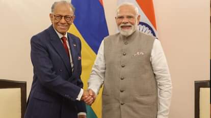 प्रधानमंत्री नरेंद्र मोदी और मॉरीशस के प्रधानमंत्री डॉ. नवीनचंद्र रामगुलाम