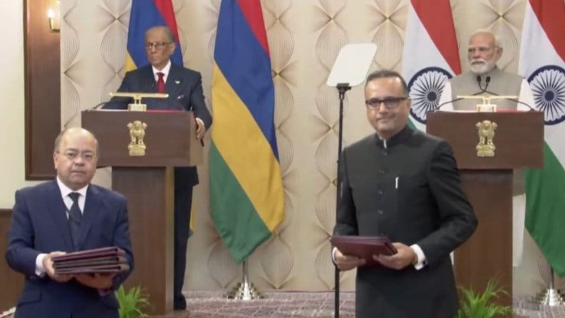PM Modi Mauritius PM Navinchandra Ramgoolam Bilateral Meeting at varanasi News in Hindi