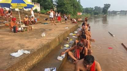 Devotees gathered at the Chhath Ghat of Mahamaya Temple for Tarpan and Pinddaan in Pitru Paksha
