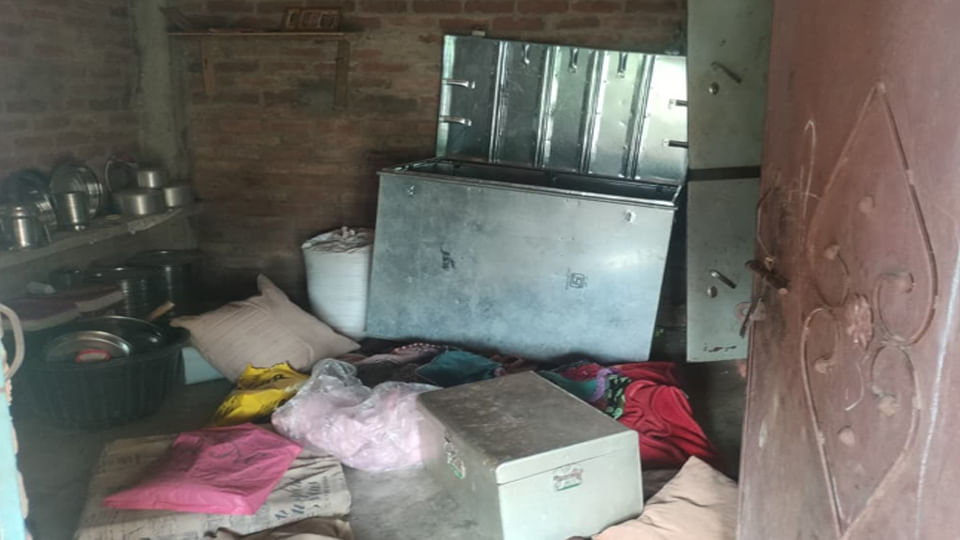 सकरापुर गांव में ऑटो चालक के घर चोरी