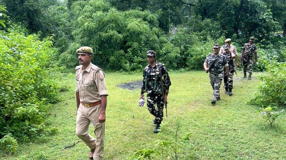 vigilance increased on border of Balrampur district After uproar in Nepal police-PAC patrolling along with SSB
