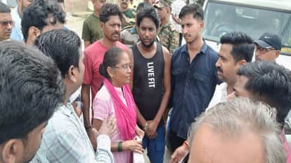 Prayagraj News: Defense Ministry put red marks on about 100 houses in Jhunsi, ordered to vacate