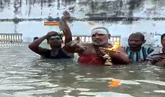UP Floods news yamuna crosses danger level after 47 years and water reach Brahmlal of Bateshwar