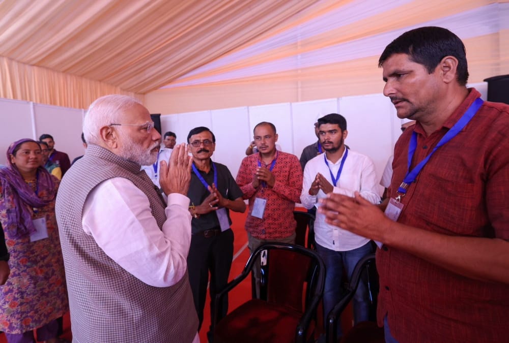 PM Modi Dehradun Visit Disaster affected people become emotional after sharing Mann Ki Baat Photos