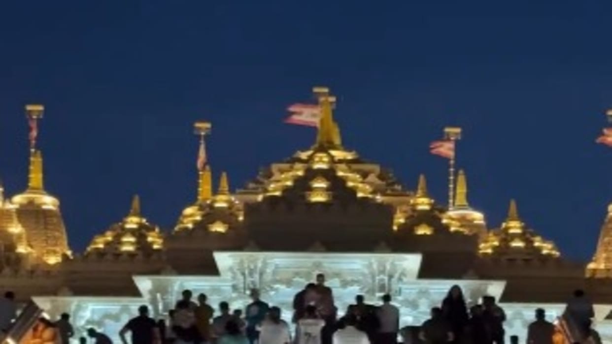 Viral Video Of Abu Dhabi BAPS Hindu Temple Ganga Aarti Vlogger Shared His Experience