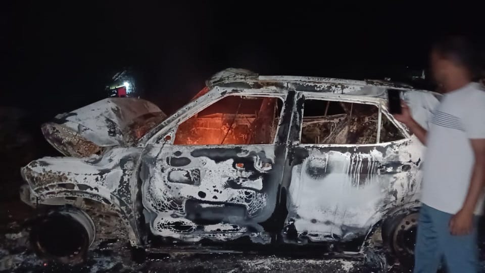 A high speed Bolero and a car collided in Bastar, two people burnt to death